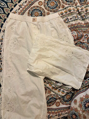 NW/OT Anthropologie Lyre Bird Embroidered White Pants, Size Medium